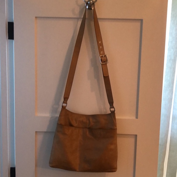 Crossbody Hobo bag in neutral leather. This bag has been well loved. - Picture 3 of 8